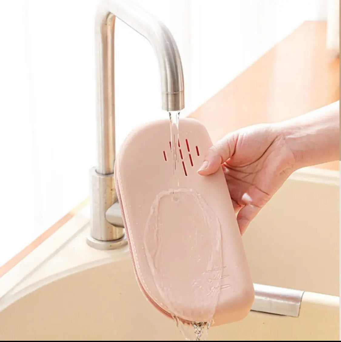 Silicone Makeup Brush Case, Travelling Brush Bag Organizer, Waterproof Makeup Storage Box Silicone Makeup Brush Case, Travelling Brush Bag Organizer, Waterproof Makeup Storage Box